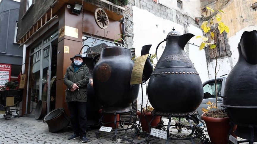 Trabzonlu bakır ustasının ‘devasa ürünleri’ görenlerin ilgisini çekiyor