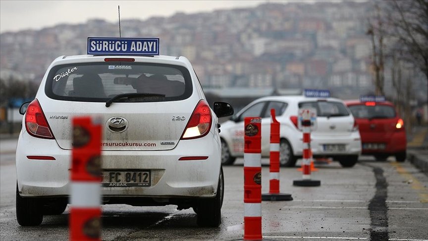 MEB’den sürücü ve çeşitli kursların hafta sonu yapılacak sınavlarına ilişkin düzenleme