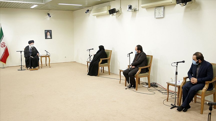 İran lideri Hamaney suikasta uğrayan nükleer bilimci Fahrizade’nin ailesiyle görüştü