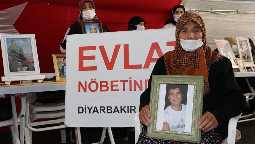 ‘Oğlumu HDP ve PKK’dan istiyorum’