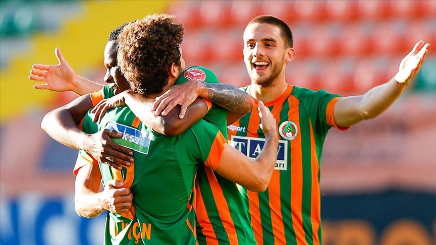 Aytemiz Alanyaspor 3 puanı 3 golle aldı