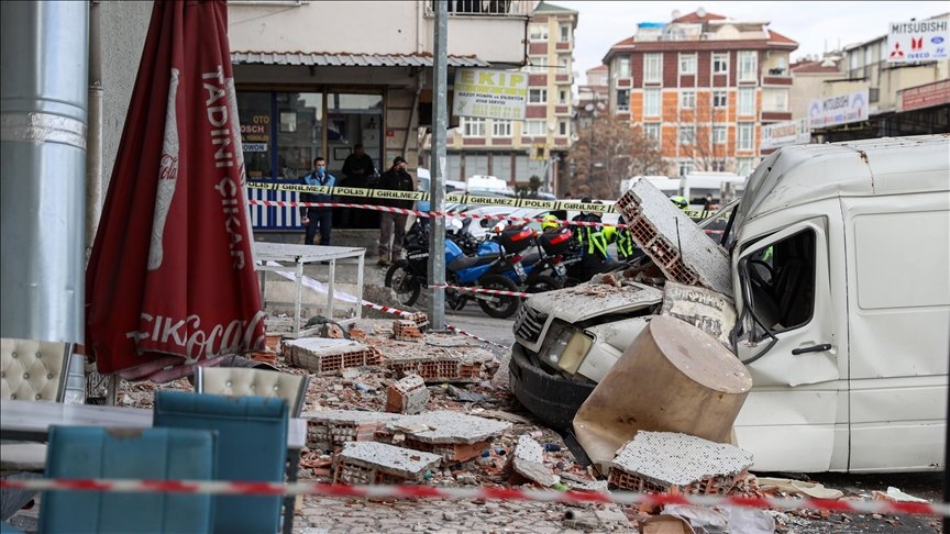 Bahçelievler’de bir iş yerinde patlama meydana geldi