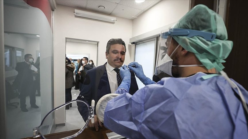 İbni Sina Hastanesinde ‘Akıllı Kovid-19 Örnek Alma Ünitesi’ açıldı