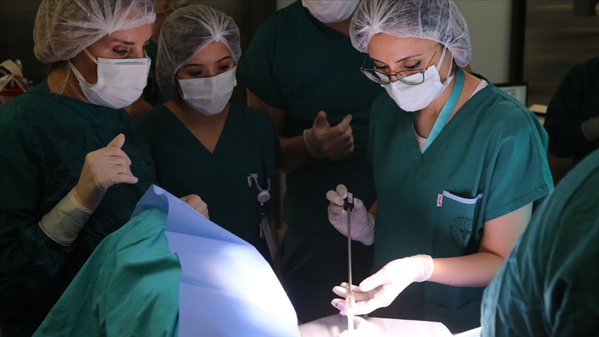 Başakşehir Çam ve Sakura Şehir Hastanesi’nde ilk kez intraoperatif radyoterapi tedavisi yapıldı