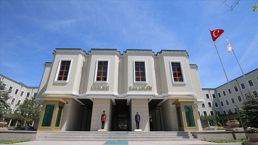 İçişleri Bakanlığı: 5 terörist ikna yoluyla teslim oldu