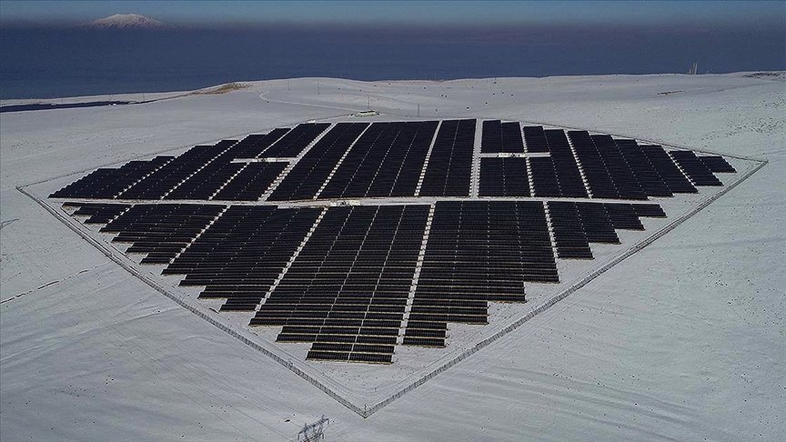 Fosil yakıt şirketlerinin hisseleri dibe vurdu, 2020’nin kazananı temiz enerji oldu