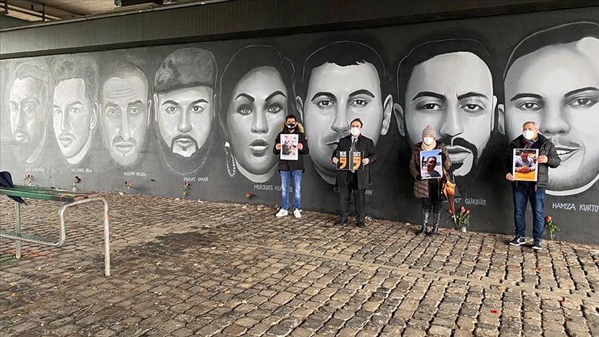 Almanya’nın Hanau kentindeki ırkçı terör saldırısının kurbanları Frankfurt’ta anıldı