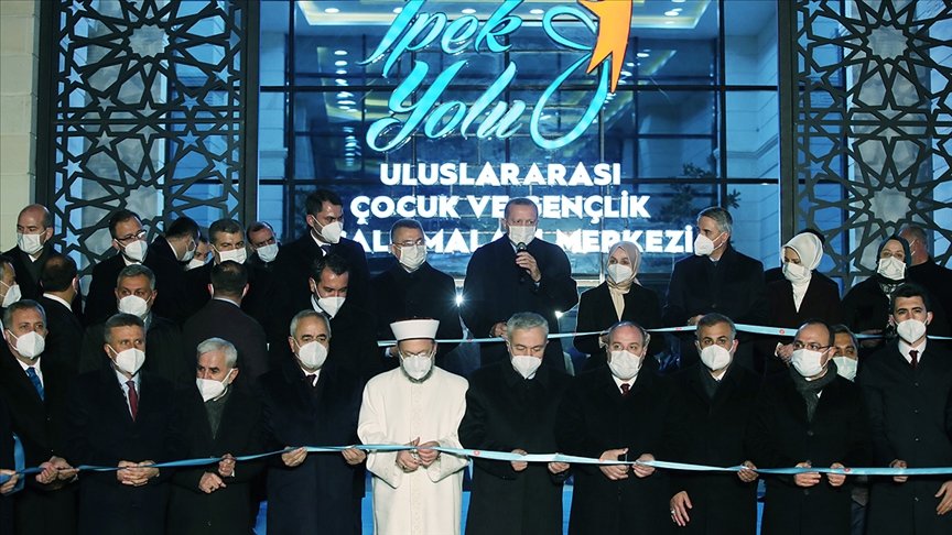 Cumhurbaşkanı Erdoğan, İpek Yolu Uluslararası Çocuk ve Gençlik Çalışmaları Merkezi’nin açılışını yaptı