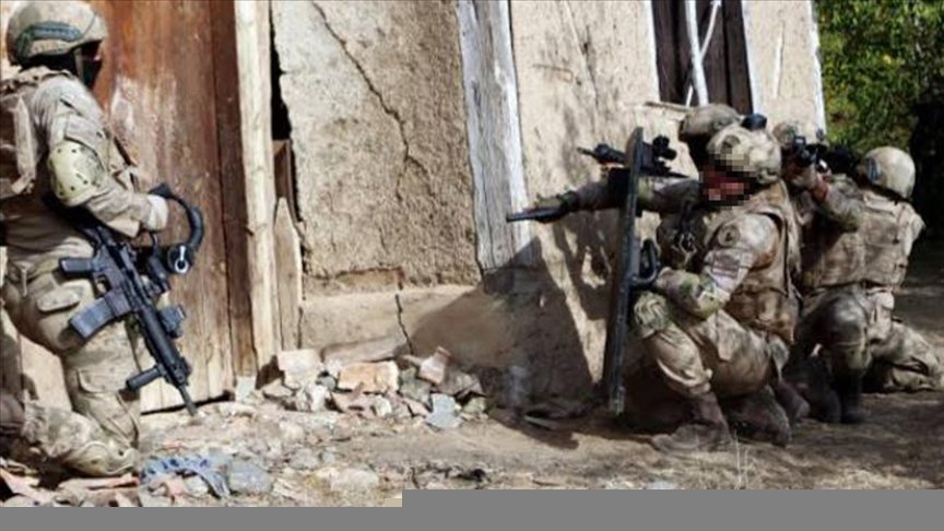 İzmir’de terör örgütü YPG/PKK’ya yönelik operasyonda iki kişi gözaltına alındı