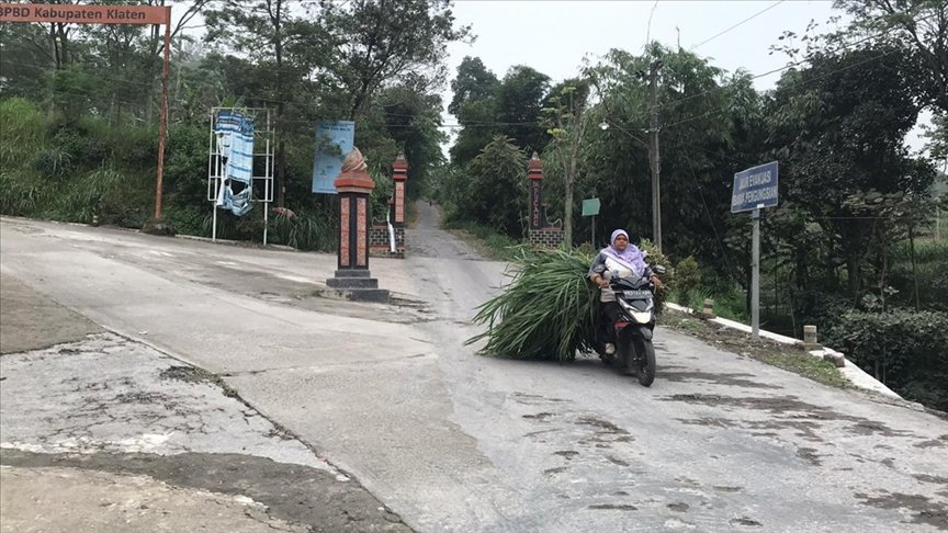 Endonezya’da Merapi Yanardağı’ndaki patlamalar bölge halkını olumsuz etkiliyor