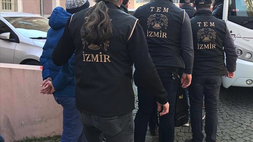 İzmir’de FETÖ’nün hücre evlerine yönelik operasyonda 35 şüpheli yakalandı