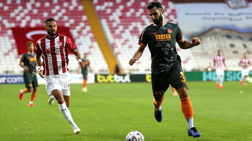 PFDK Alanyasporlu futbolcu Tzavellas’a 2 maç men cezası verdi