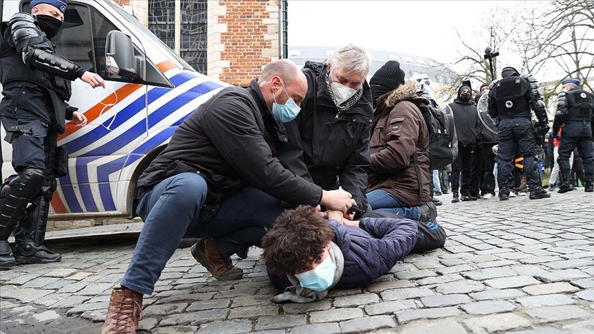 Brüksel’de ırkçılık ve polis şiddetine karşı gösteri düzenlendi
