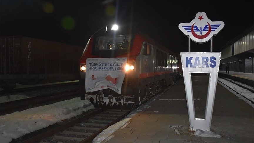 Çin’e gidecek bor yüklü ihracat treni Kars’tan Gürcistan’a uğurlandı