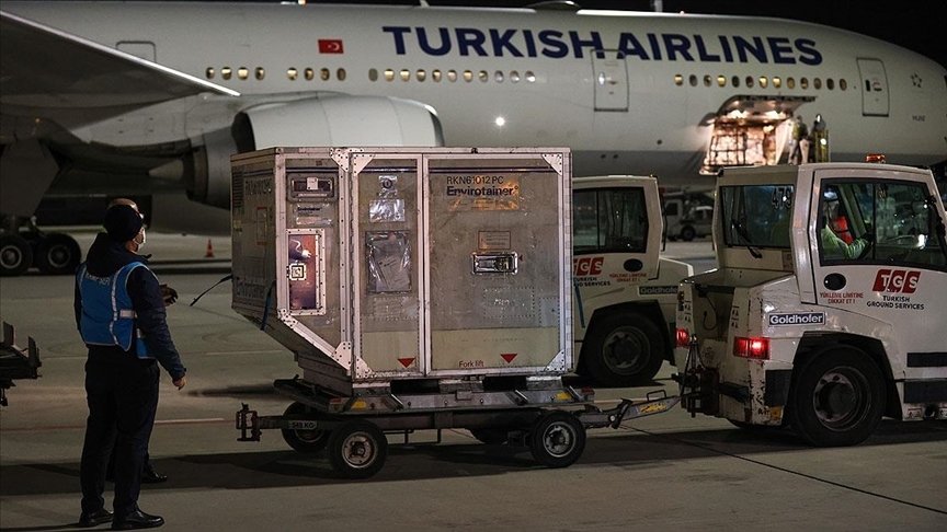 Kovid-19 aşısının 10 milyon dozluk sevkiyatının ikinci bölümü sabah Türkiye’de olacak