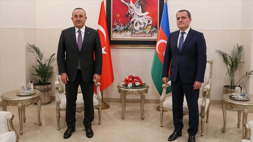 Dışişleri Bakanı Çavuşoğlu, Pakistan’da Azerbaycanlı mevkidaşı Bayramov’la görüştü