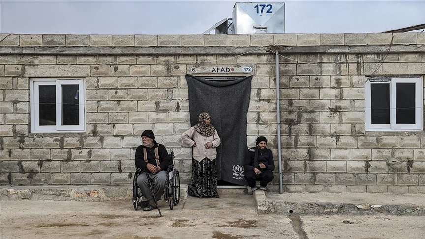 Türkiye’de toplanan bağışlar, rejimin saldırılarından kaçan Suriyelilere ‘dört duvar’ oluyor