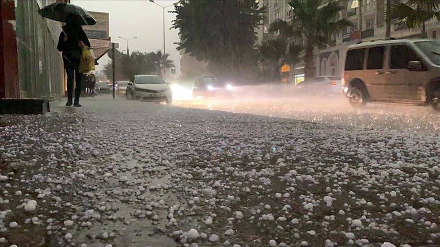 Mersin’de sağanak ve dolu etkili oldu