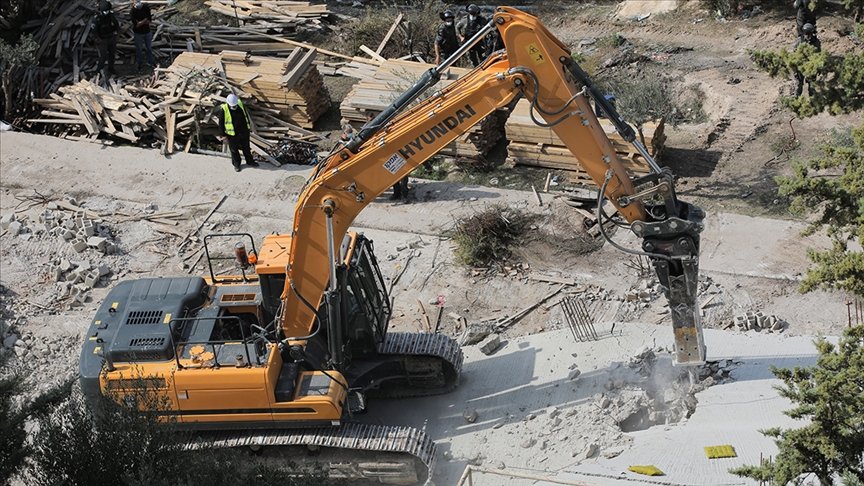 İsrail güçleri, Batı Şeria’da yapım aşamasındaki bir camiyi yıktı