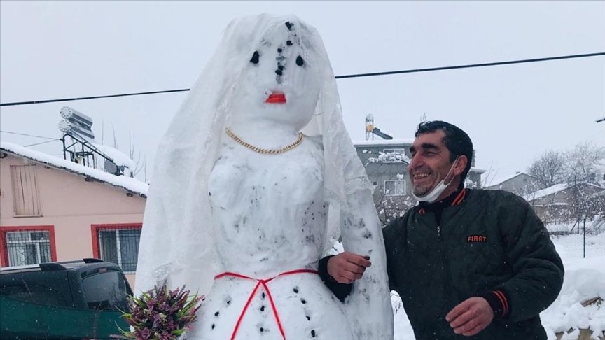 Malatya’da yapılan ‘kardan gelin’ görenlerin ilgisini çekti
