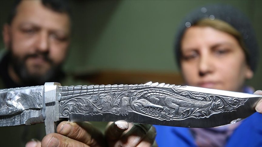 Ahşap ve çelik usta çiftin elinde sanat eserine dönüşüyor
