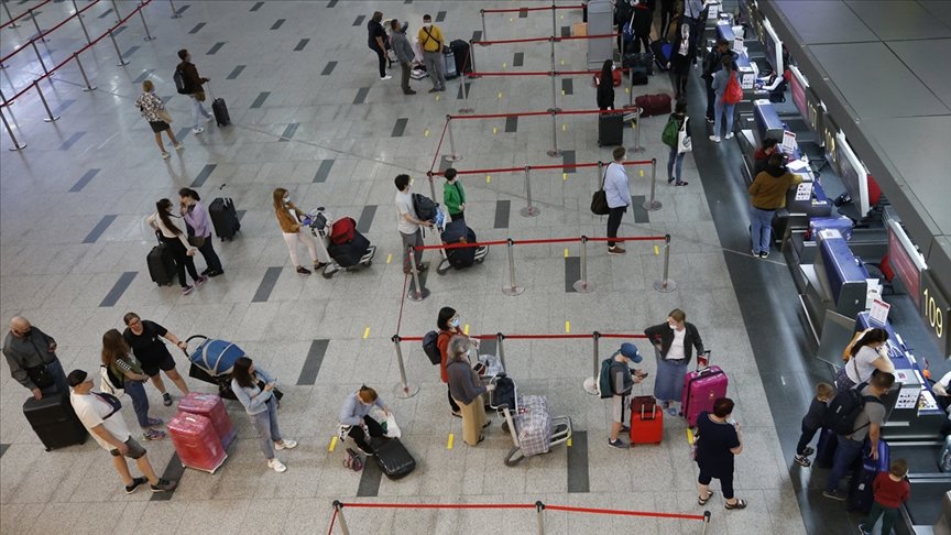 Rusya, İngiltere ile hava yolu ulaşımının durdurulması süresini uzattı