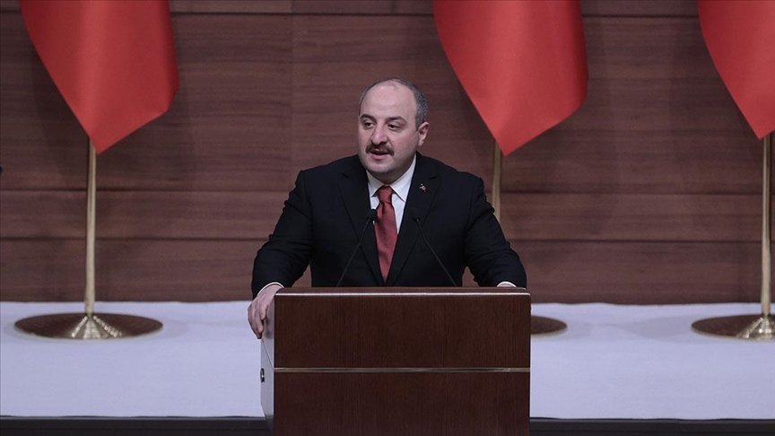 Bakan Varank: Salgın sürecinde Türkiye kendi kendine yetebilmenin en güzel örneklerini verdi
