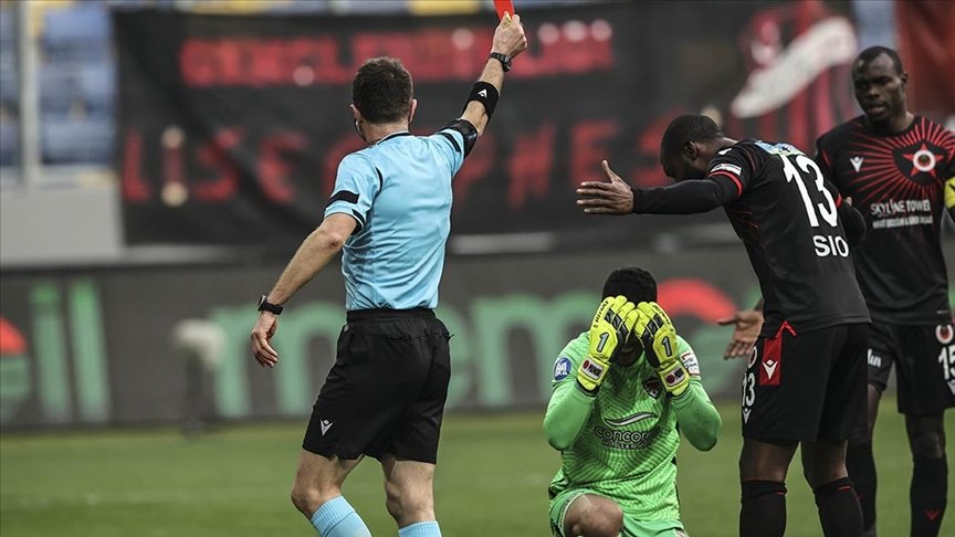 PFDK’den Munir’e 4, Roco’ya 3 maç men cezası