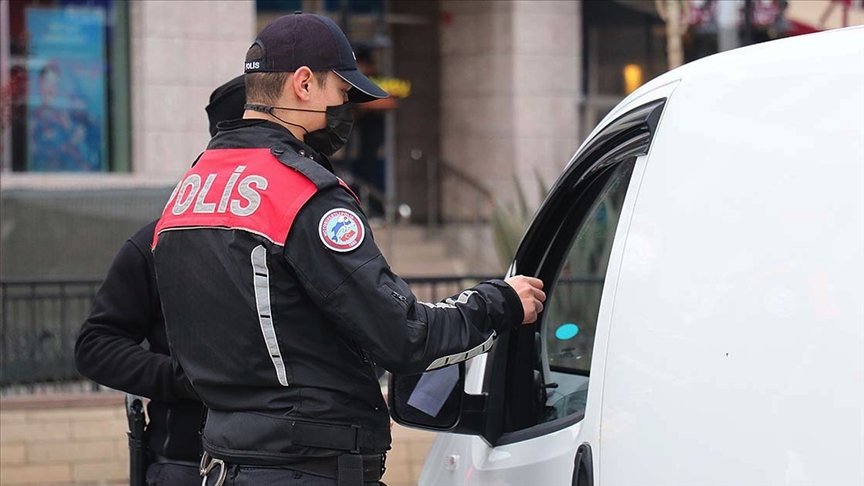 Ülke genelindeki ‘Aranan Şahıslar ve Göçmen Kaçakçılığı Uygulaması’nda çeşitli suçlardan aranan 2 bin 475 kişi yakalandı
