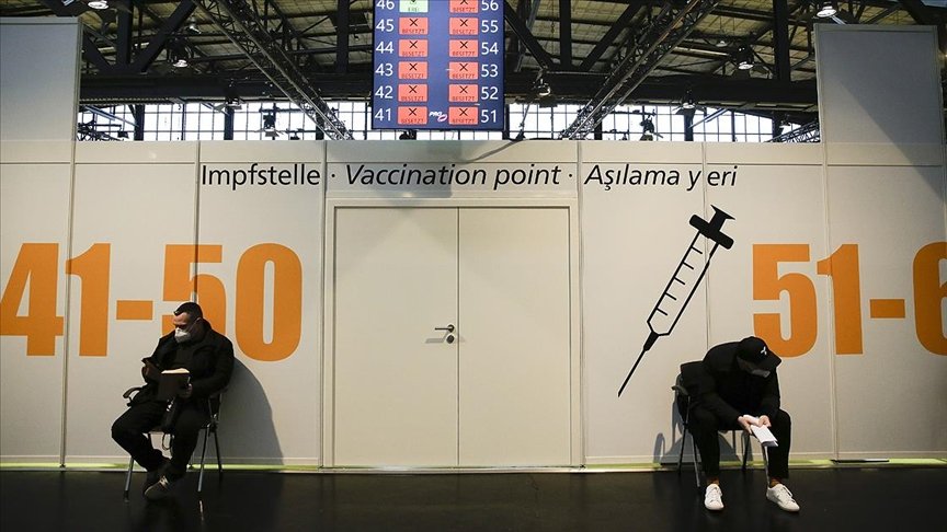 Önlemlerin çare olamadığı Avro Bölgesi aşıdaki yavaş seyirle ‘çift dipli resesyonun’ eşiğinde