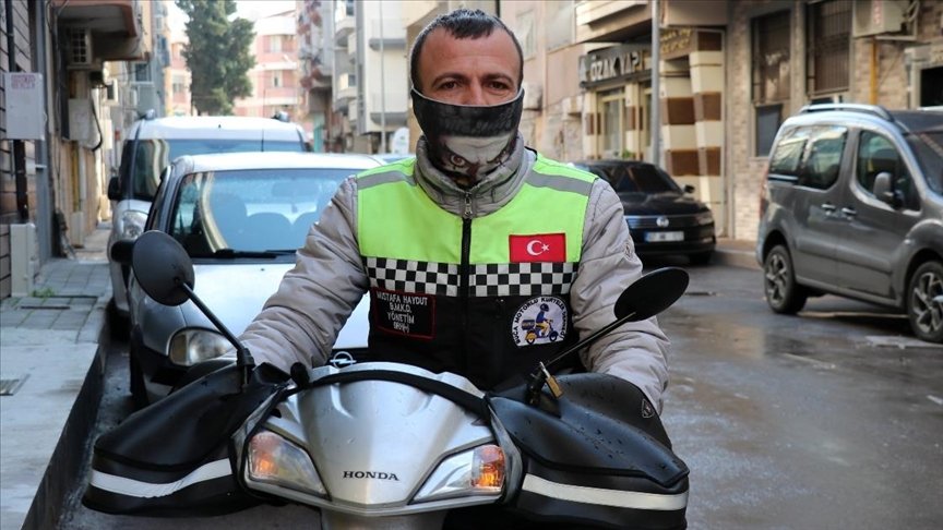 İzmir’de sele kapılan motosikletin sürücüsü o anları anlattı