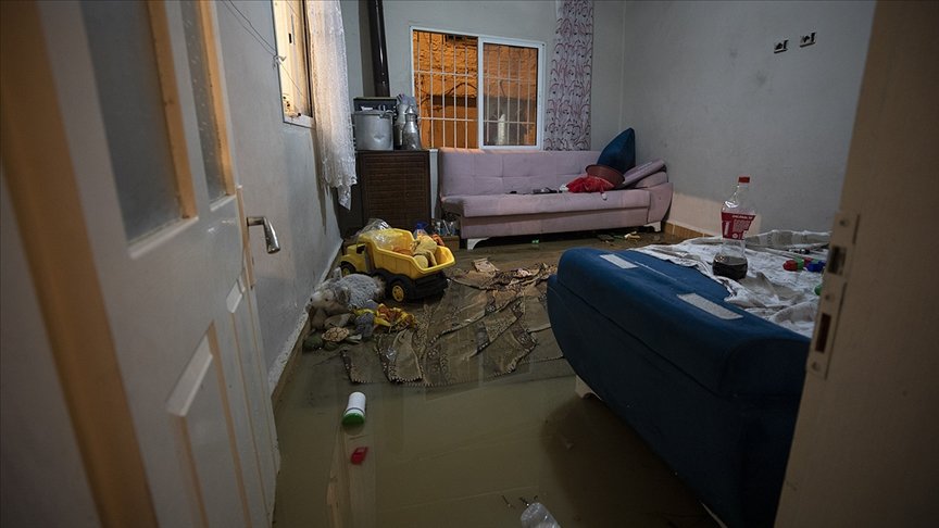 İzmir’de dünkü sağanakta 212 iş yeri ve haneyi su bastı
