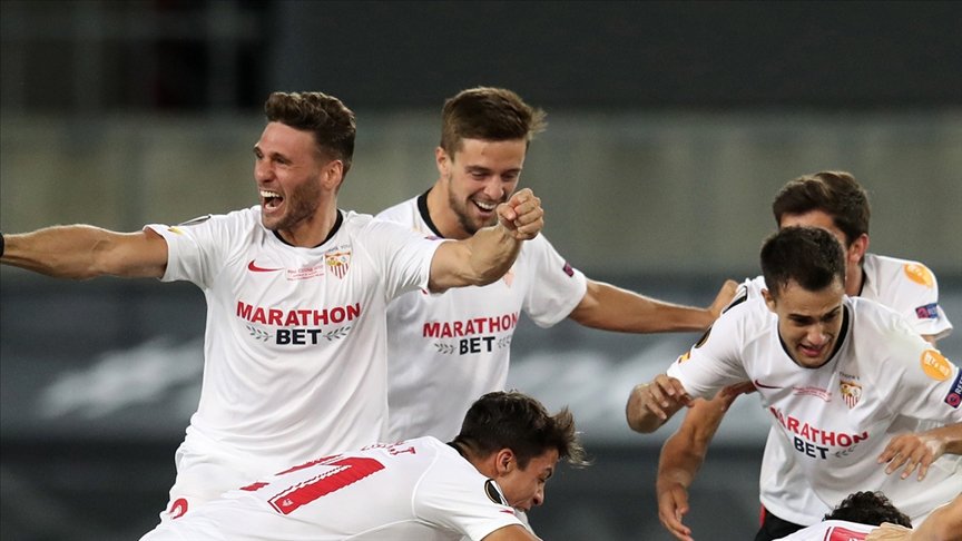 Kral Kupası’nda, Barcelona’yı 2-0 yenen Sevilla final için avantaj yakaladı