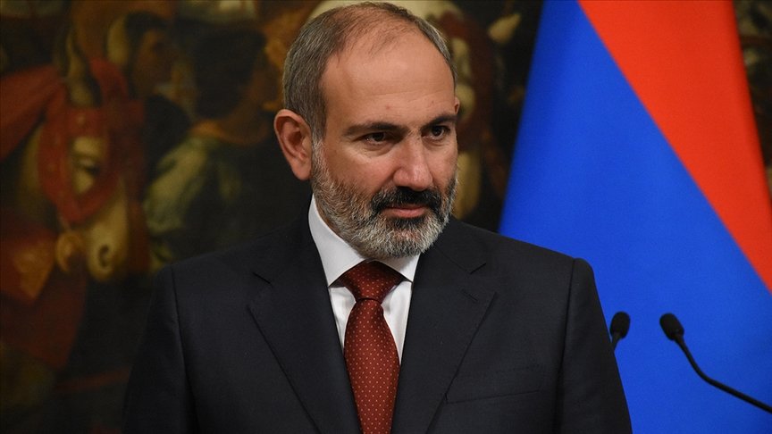 Ermenistan Başbakanı Paşinyan kendini istifaya çağıran Genelkurmay Başkanını görevden aldı