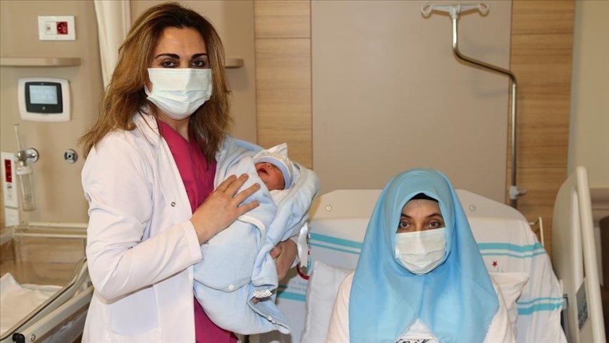 Erzurum Şehir Hastanesinde suda doğan ilk bebeğe ‘Ertuğrul’ adı verildi