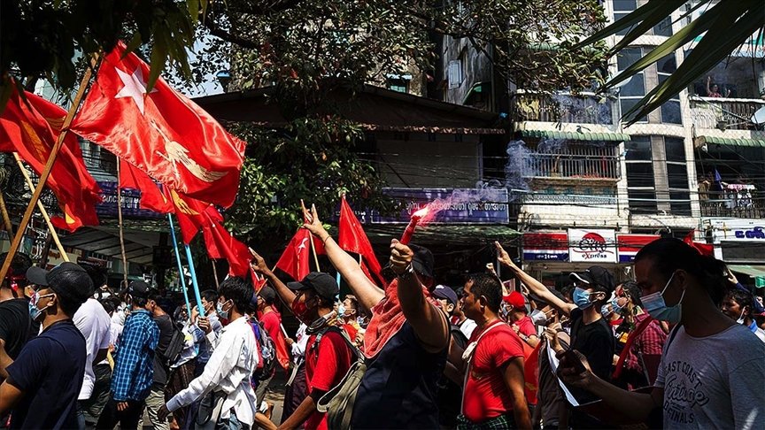 Myanmar’da darbe karşıtı protestolar üçüncü gününde de sürüyor
