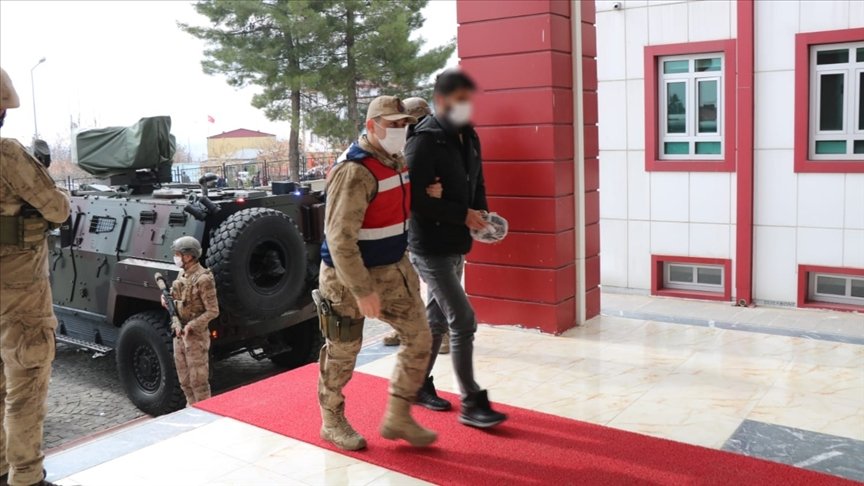 Diyarbakır’daki ‘Narko Terör Tırpan-2’ operasyonunda yakalanan 7 zanlı tutuklandı
