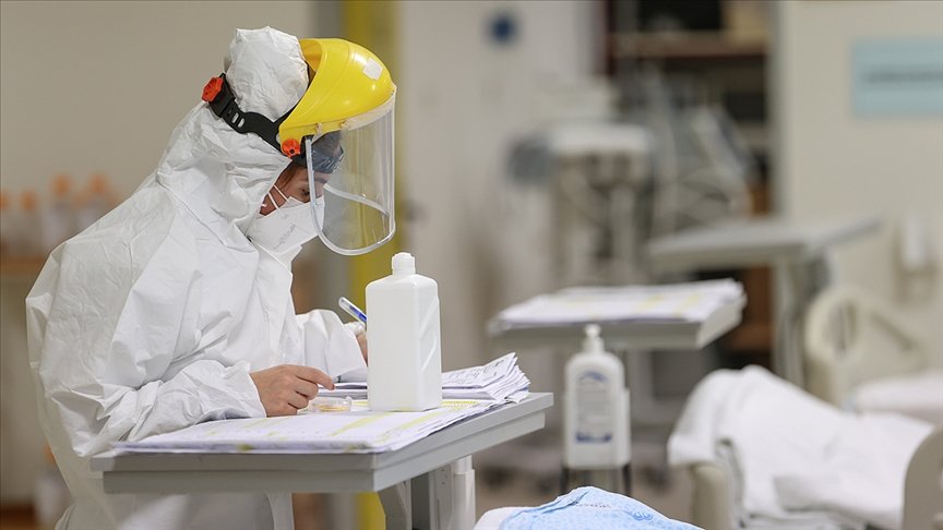 Türkiye’de son 24 saatte 9 bin 561 kişinin testi pozitif çıktı, 72 kişi hayatını kaybetti
