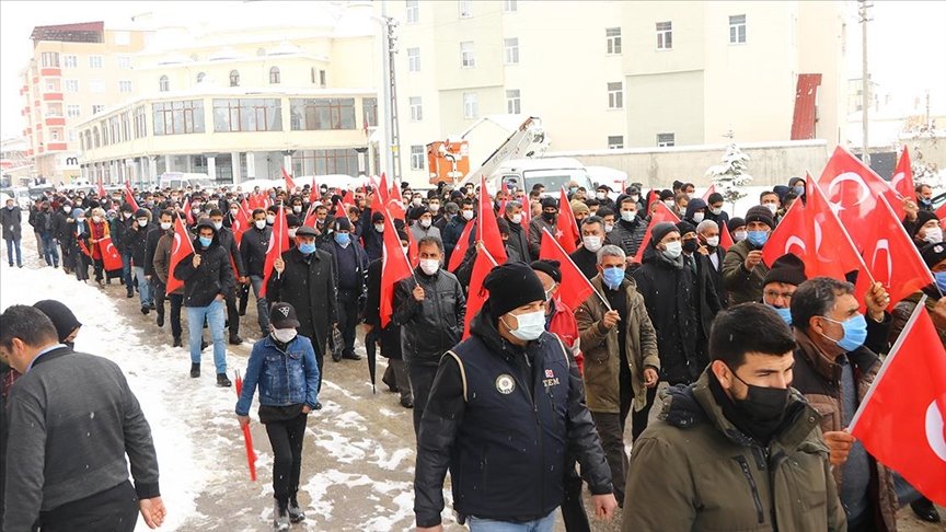 PKK’nın Gara’da 13 Türk vatandaşını şehit etmesine tepki amacıyla Van’da yürüyüş düzenlendi