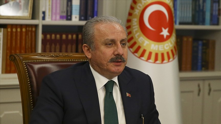 ‘Yeni anayasa konusunda niyet okumayı bir kenara bırakarak herkesin, bu işin olabilirliğini denemesi gerekir’