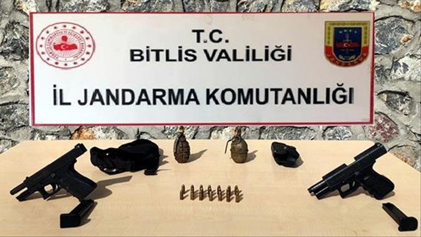 Bitlis’te teröristlere yönelik operasyonda belirlenen 6 mağara imha edildi