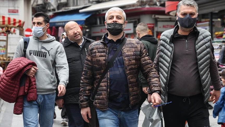 İstanbul’da bazı yerlerde Kovid-19 tedbirlerine uyulmadığı görüldü