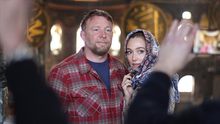 İngiliz senarist ve yönetmen Guy Ritchie, Ayasofya ve Topkapı Sarayı’nı gezdi