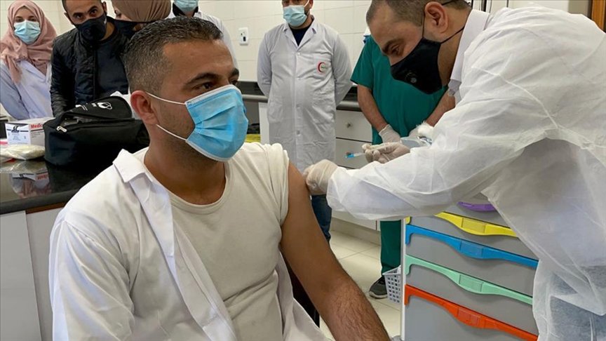 Filistin’de Kovid-19’a karşı aşılama işlemi başladı