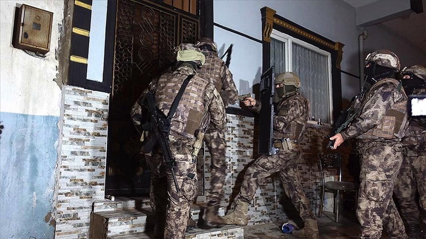 Bursa’da 600 polisin katıldığı uyuşturucu operasyonunda çok sayıda şüpheli yakalandı