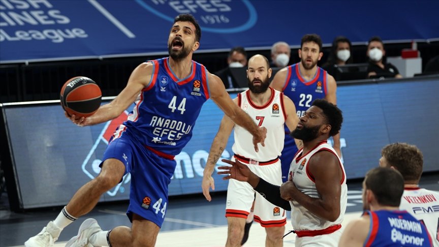 Anadolu Efes, Olympiakos’u rahat geçti