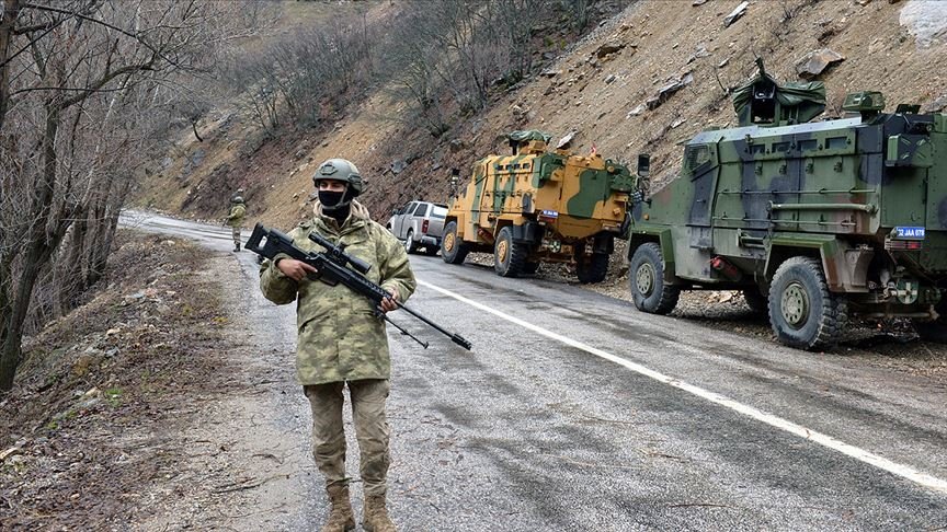 Terör örgütü PKK/KCK’dan kaçan 2 terörist ikna yoluyla teslim oldu