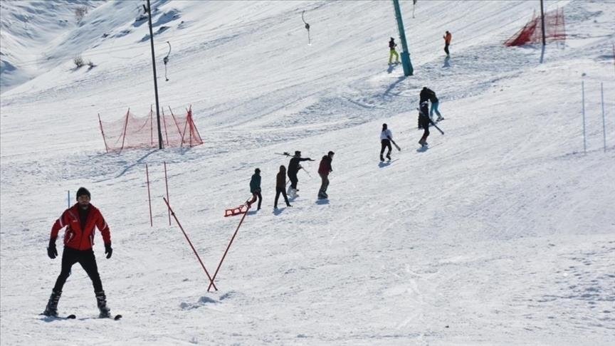 Bitlis El Aman Hanı Kayak Merkezi’nde hafta sonu yoğunluğu yaşandı