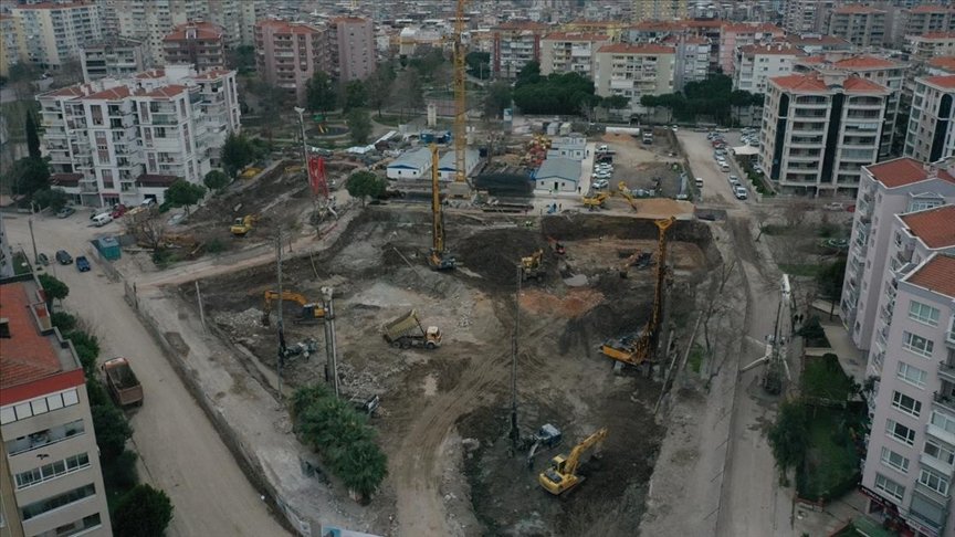 İzmir’de depremin yıktığı bölgede yeni binaların yapımına başlanıyor