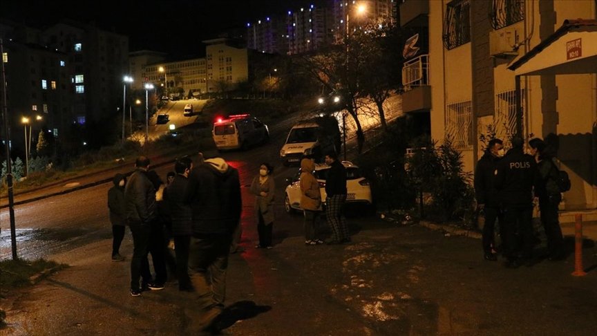 İzmir’de 10 katlı binada çıkan yangında çok sayıda kişi dumandan etkilendi